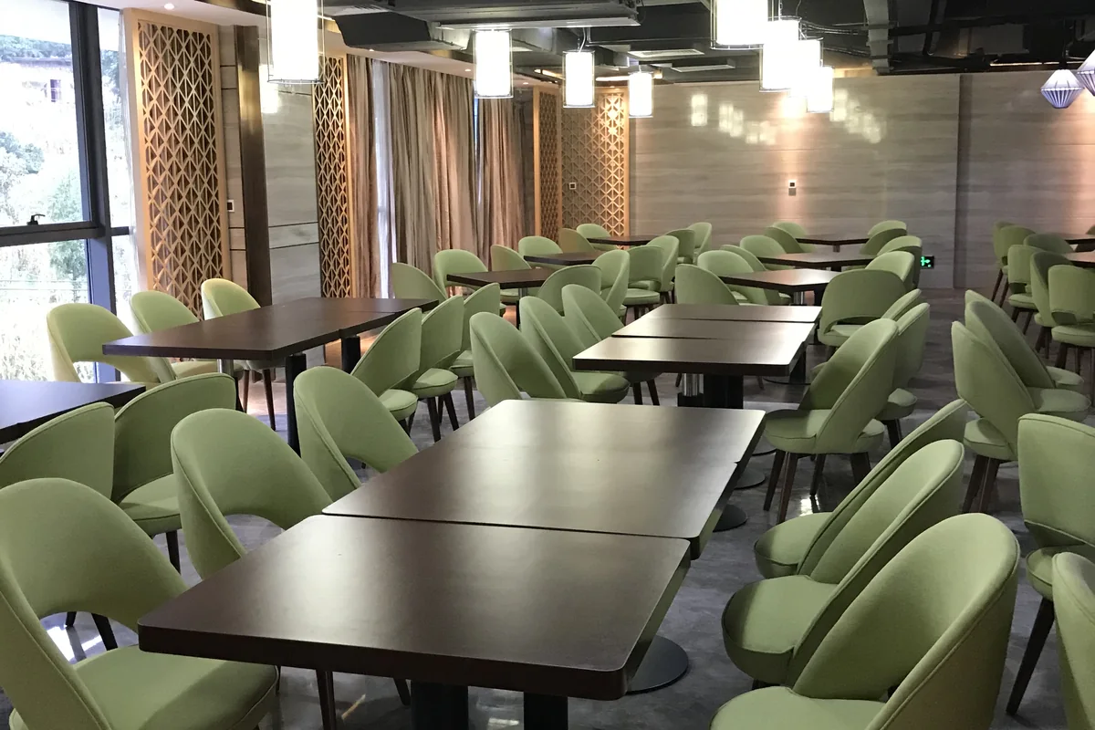 贵州六盘水上善酒店 · 餐厅桌椅