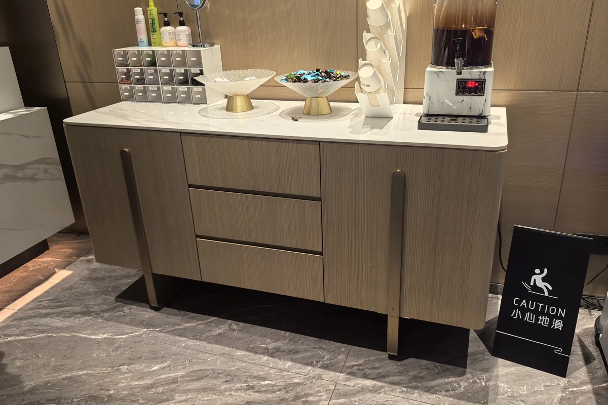 深圳格林东方酒店 · 公共区台柜